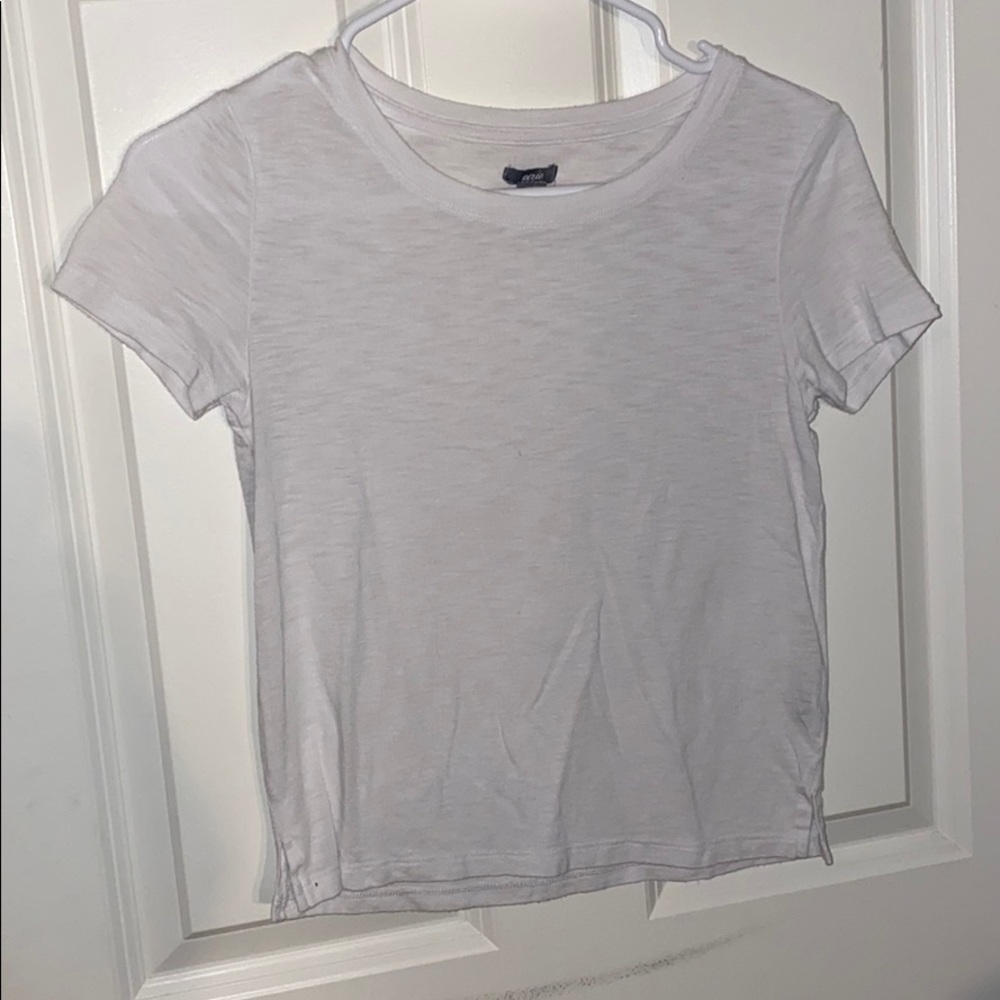 whit cropped t shirt